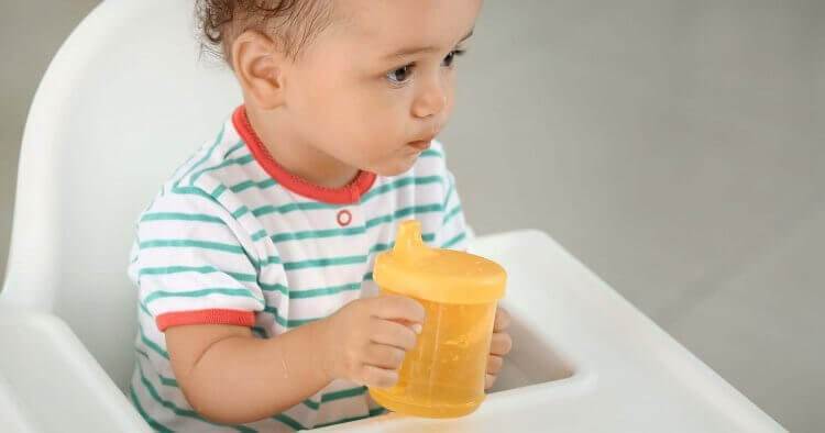 Warum können Neugeborene unter 6 Monaten kein Wasser trinken? Und wann kann ein Neugeborenes Wasser trinken?