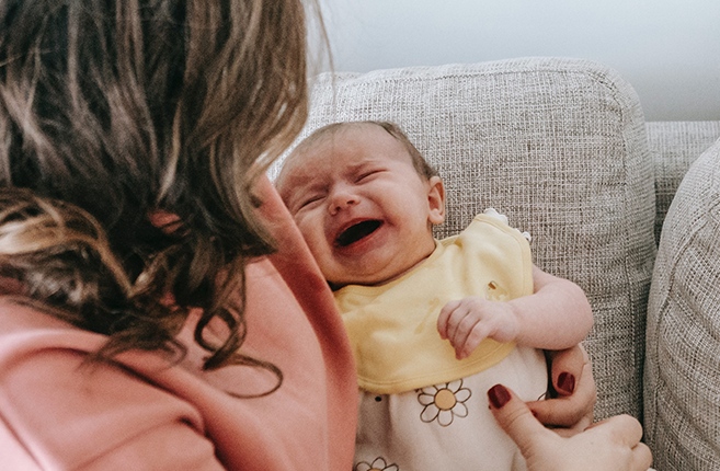 SIE SAGT: Ich liebe mein Baby nicht. Macht mich das zu einer schlechten Mutter?
