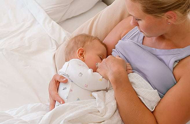 Wie beginnt man nach der Entbindung mit dem Stillen? Außerdem eine FAQ zum dritten Trimester für Papa und Mama!