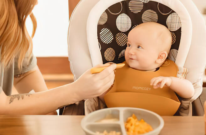 Wann kann mein Baby feste Lebensmittel essen?