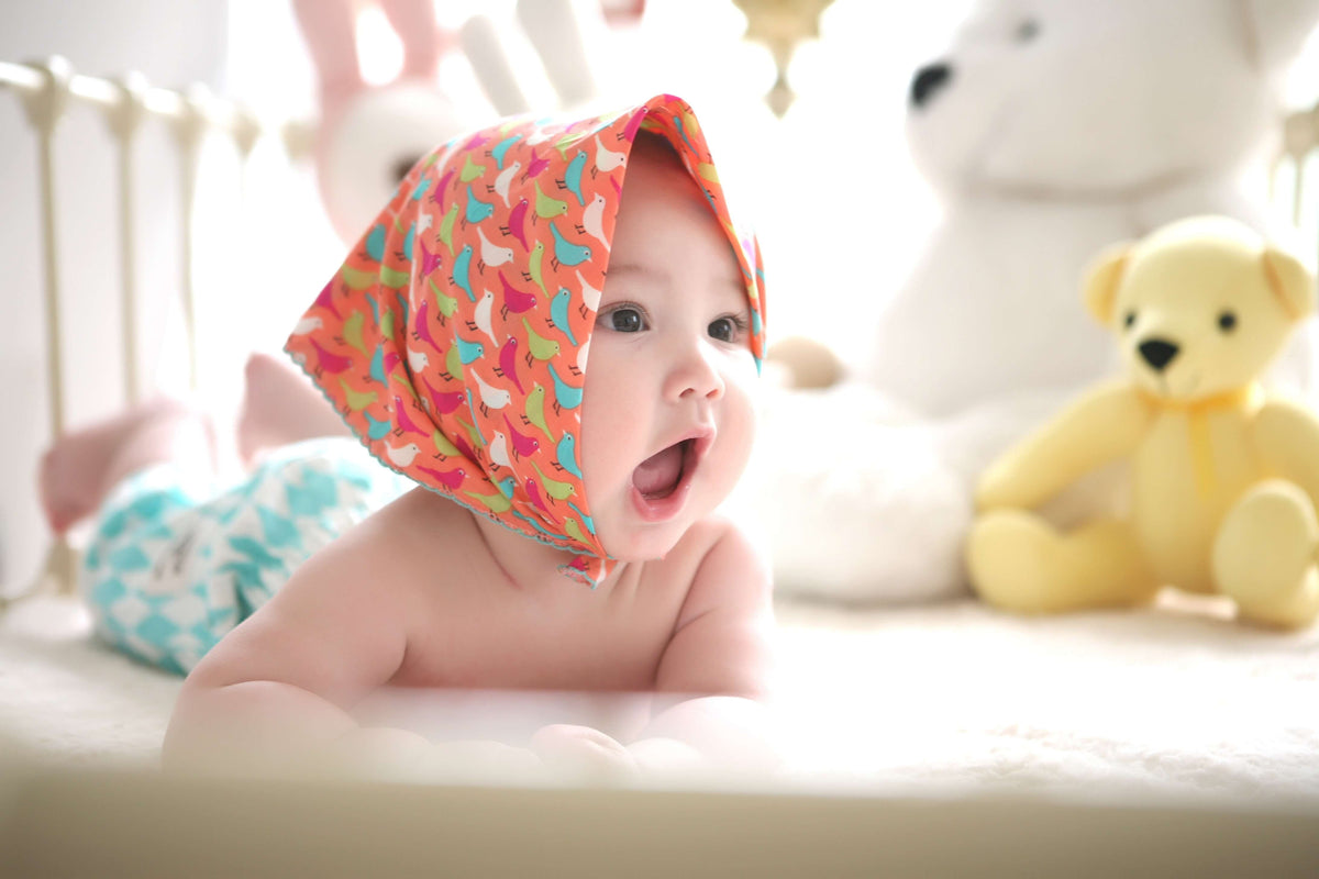 Einige Merkmale, die Sie bei der Auswahl von Spielzeug für Ihre 3 Monate alten Babys berücksichtigen sollten