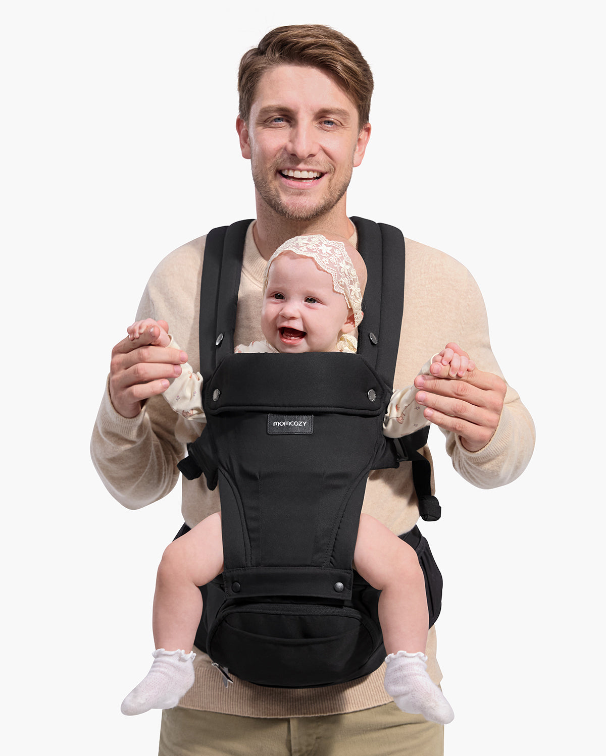 Momcozy Move2Fit Hüftsitztrage in Schwarz, von einem Mann mit Baby getragen