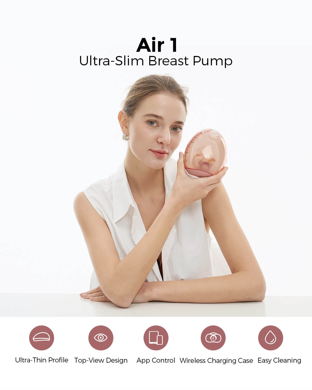 Frau hält die ultraflache Momcozy Air 1 Milchpumpe in Rosa an die Wange